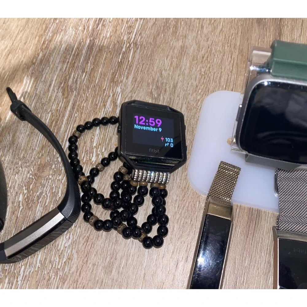 Lot of Fitbit Smartwatches, Fitbit Versa, Alta, Blaze,Charge - 7 Total -Untested